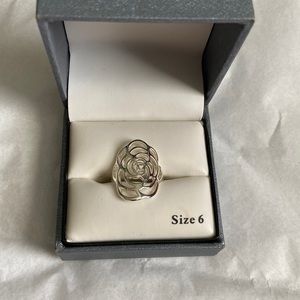 Silver flower ring